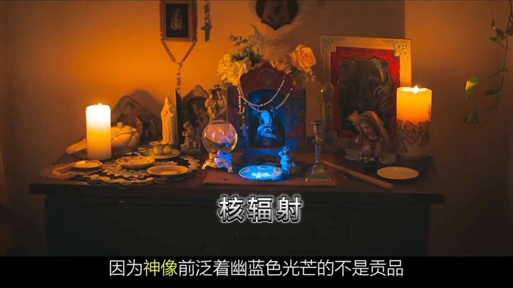 Khi chiếc máy đo trong tay phát ra tiếng rít chói tai, ngay lập tức cô vội vàng đeo mặt nạ phòng độc