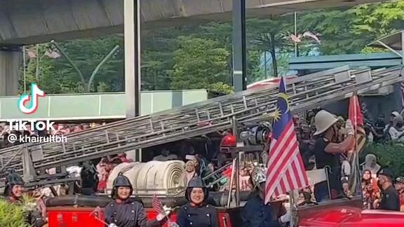 Abang bomba.....😩
