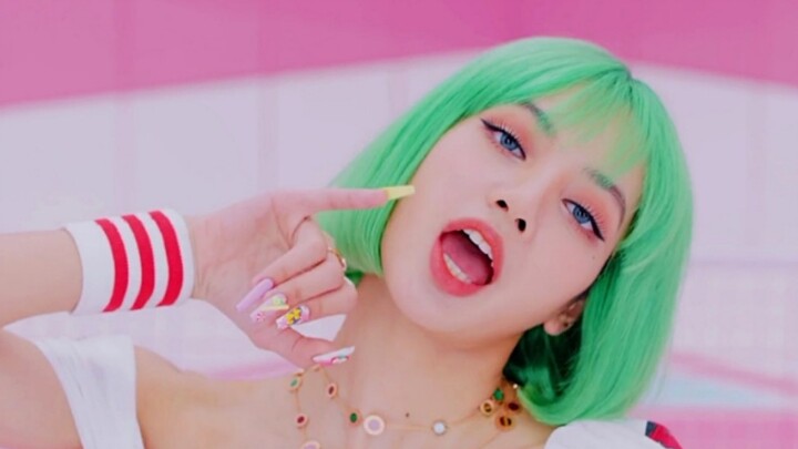 Even passersby were amazed! LISA's stunning green hair and stormy rap have won her a lot of fans! It