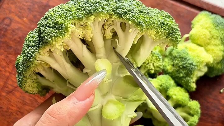 Things No One Teaches You But You Need to Know: How to Chop Various Vegetables