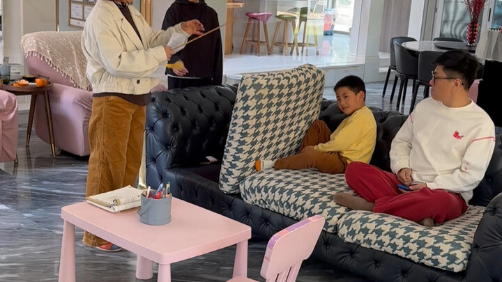 الخير لا يأتي مرتين دفعة واحدة، والشر لا يحل وحده.