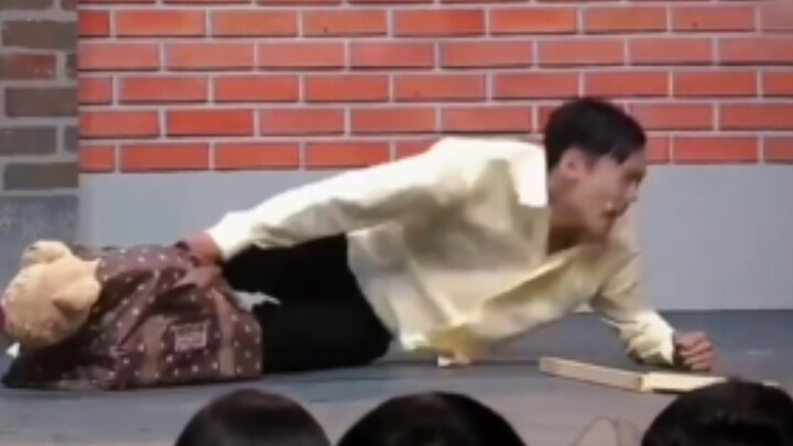 This boyfriend who’s so skinny he looks like a paper doll is hilarious!