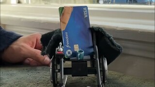 当她刷爆了你的信用卡时 by AdamW