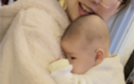 Today is the little koala living on Mom's body.