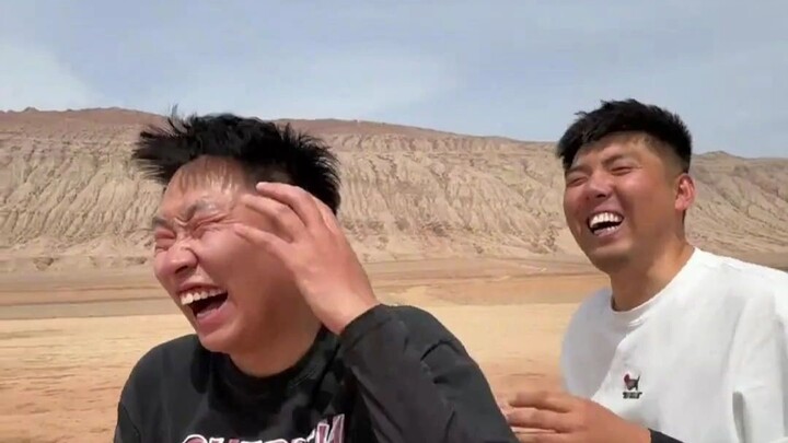 On-site check-in at Turpan’s Flaming Mountains, experiencing the scorching heat firsthand—no wonder 