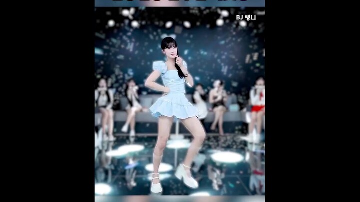 Everyone Noticed Her #kpop #girl #dance