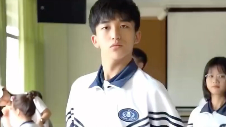 【Huang Zihongfan】Shaking shoulders dance with a righteous look