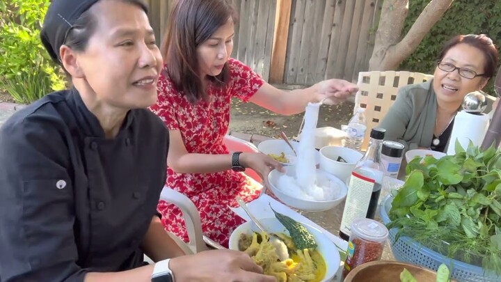 ชีวิตในอเมริกา หลังเลิกงาน แวะหาเพื่อนทนา ว๊ายๆๆ ตีนตีนไก่หม้อยักษ์