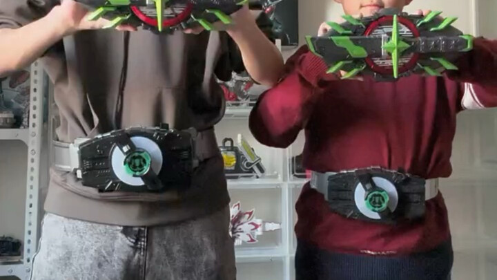 Ketika pemain Kamen Rider dari Bandai bertemu dengan pemain lokal Tiongkok