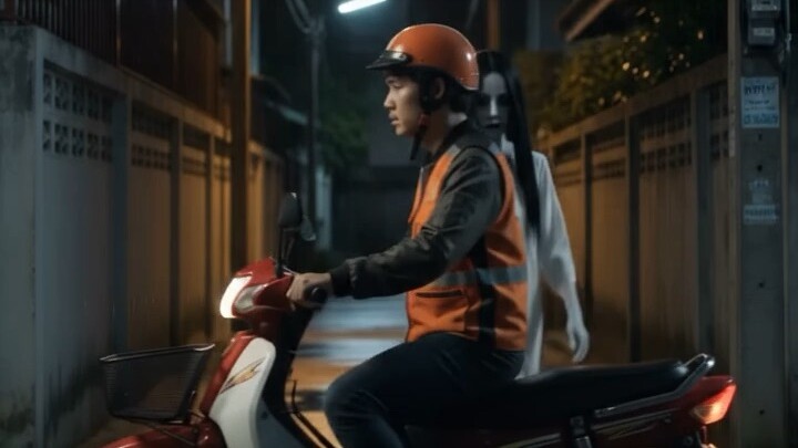 深夜骑车回家，身后好像有人跟着我…
