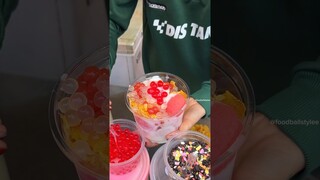 ไอติมสตอเบอร์รีโยเกิร์ตที่เค้าใส่ท็อปปิ้งให้เราแบบจุกๆ อร่อยสดชื่นเปรี้ยวหวานกำลังดี 🍓🍧