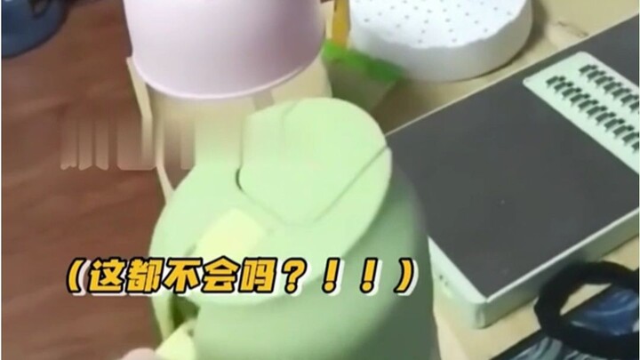 พนักงานบริการลูกค้าเข้าไปในโกดังแล้วชกทุกคนที่เจอ!