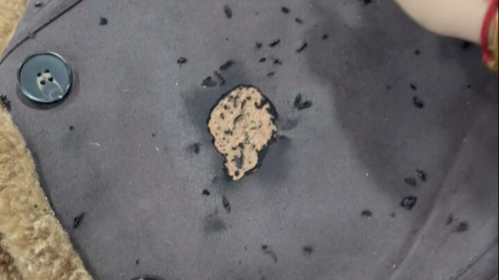 When quoting a price for this garment, I set it at a high 350 yuan because the fabric looked quite t