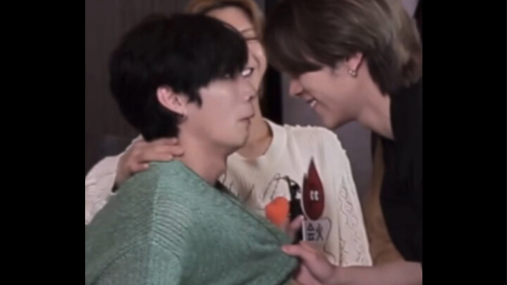 Tụi mày chọc anh ấy làm gì?