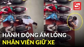 Trời chuyển mưa, nhân viên giữ xe có 'hành động lạ' với từng xe máy khiến nhiều người 'thả tim'