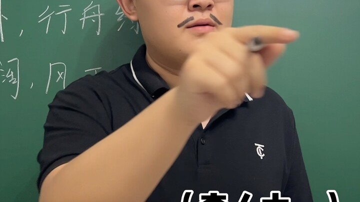 حارس الدورية في الحصص المسائية المخصّصة للدراسة الذاتية