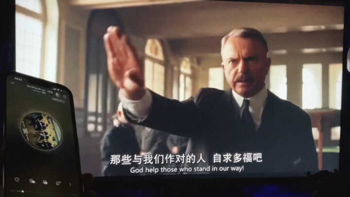 Người đàn ông bị mắc kẹt ở điểm (ง •̀_•́)ง