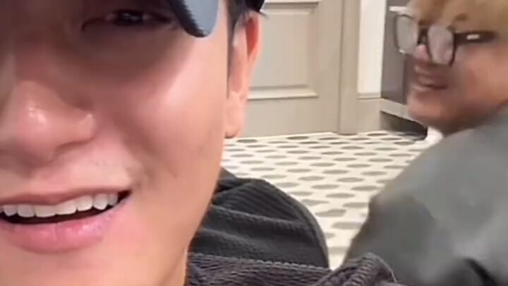 Từ "yeah ok" chuyển thành "nghệ dương ok"