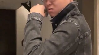 อ้าาาา อี้หยง เธอเป็นเด็กน้อยที่ชอบใครก็ตามที่คุยกับเธอ