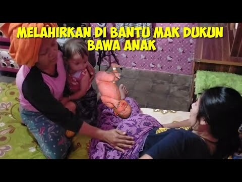 melahirkan di bantu mak dukun malah mak dukun gendong anak