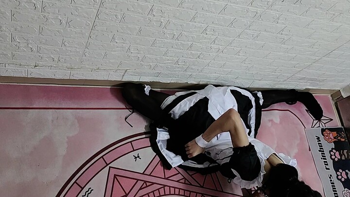 一字马加掰腿，这谁扛得住啊