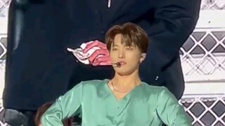 【李灿Dino】克拉岛翻跳Lalisa！
