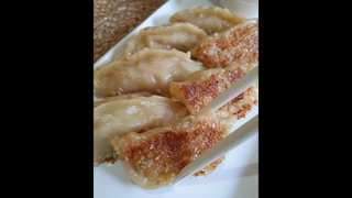 “เกี๊ยวไก่ 🥟