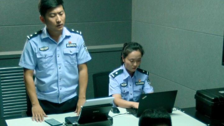 เมื่อเราติดอยู่ในคุก มักจะมีคนหนึ่งยืนขึ้นปกป้องเรา และกลายเป็นแสงสว่างให้กับเรา... @ตำรวจเหอเป่ย