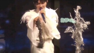 Zhou Shen was mentioned at the seminar and appeared on Dragon TV News, which shows his strength. She