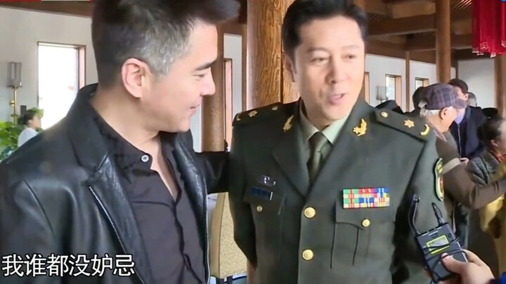 Director Qi’s reunion with his old classmates—no wonder he didn’t bring Hou Liangping!