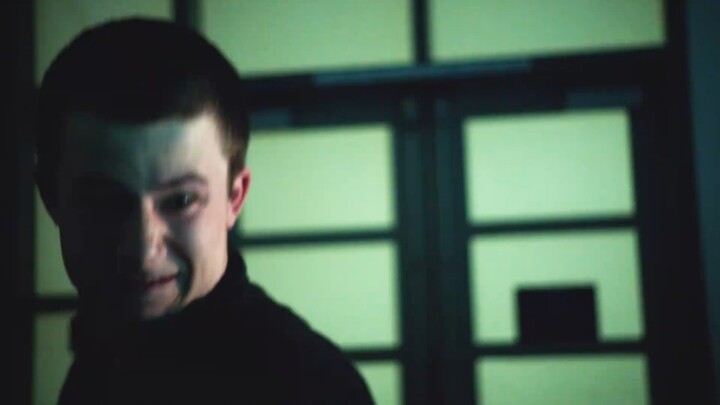 Pria itu hanya berenang sebentar, tapi malah berubah menjadi patung es raksasa karenanya!