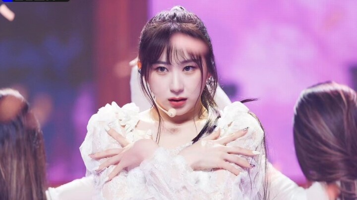 ผิวขาว หน้าสวย ขาเรียวสวย! ภาพพาโนรามาตรงๆ ของสาวเดี่ยวสุดอลังการ หลี่ ไช่หยาน