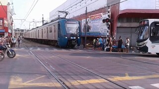 CRAZY TRAIN MADNESS! Lots of Honking, trains and traffic jams in Rio de Janeiro with BONUS MRS SD40!