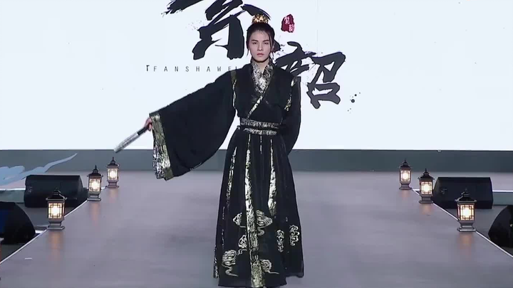 National style ceremony! Men can actually be so exquisite! Ladies, come out and see the handsome guy