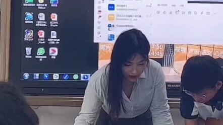 Para putri cantik, silakan keluar kelas~