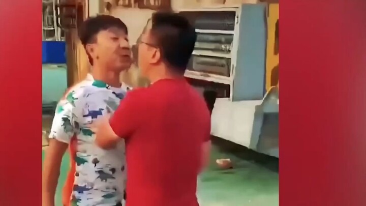 ผู้ชายสองคนทะเลาะกัน