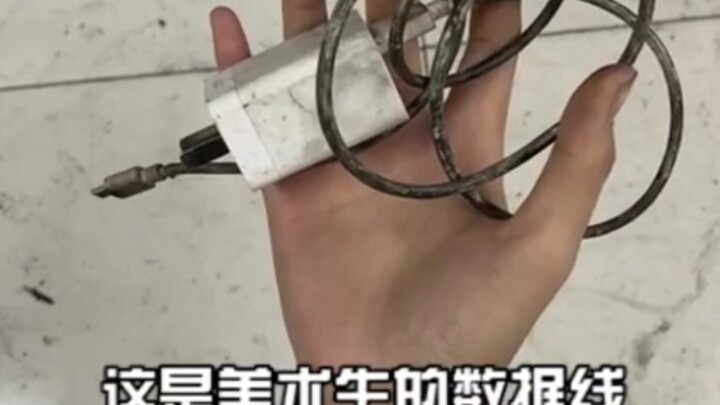 These items prove you're an art student! But do you know which one belongs to a fake art student?