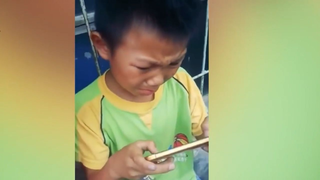 เด็กเล่นเกมร้องไห