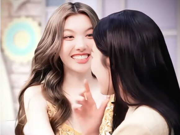 Here, she asked “Do you miss me?” three times in a row. Feels like L doesn’t usually say “I miss you