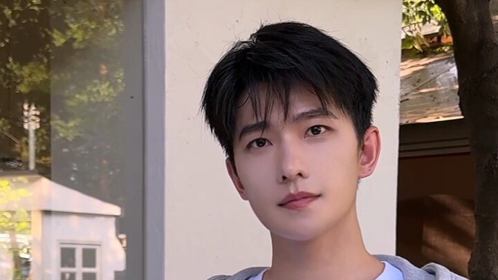 ในที่สุด Yang Yang ก็ตามทันเทรนด์ "การแต่งตัวข้ามเพศ" ได้แล้ว! ! ! !
