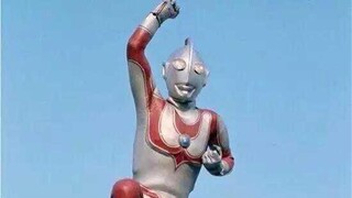 Ini pertama kalinya saya melihat Ultraman Showa memancarkan lampu biru