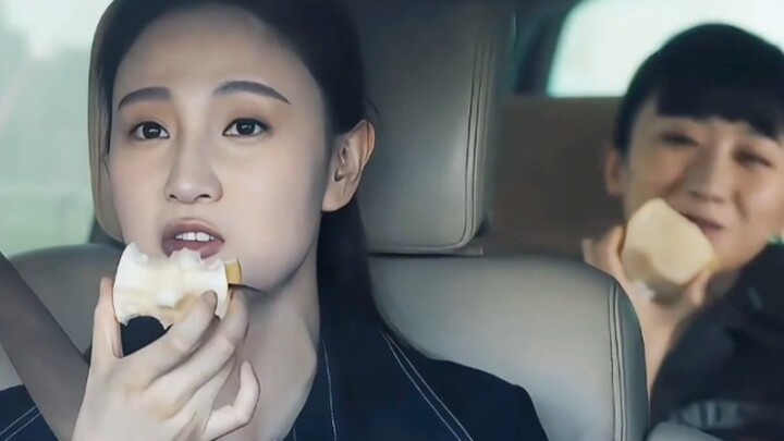 Ăn lê xong nhất định không được uống nước nóng, nhưng phụ nữ lại cứ không tin điều đó!