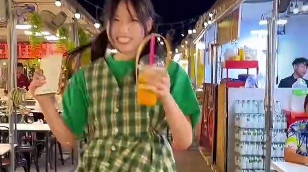 klm suddenly heard the God of Music walking at a night market in Thailand