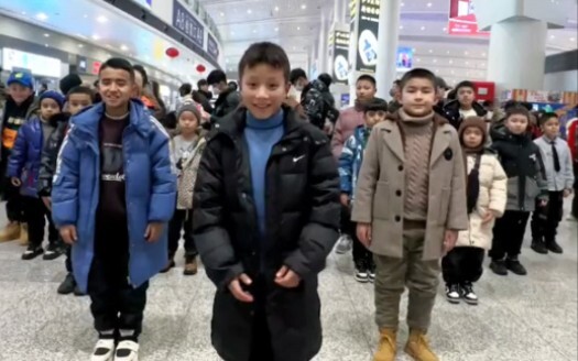 Apakah Anda masih melewatkan mata pelajaran ketiga? Anak-anak dari Xinjiang datang dan menantang tar