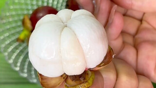 นี่แหละวิธีปอกมังคุดที่ถูกต้อง ไม่เลอะมือ ไม่ไหลน้ำ ปอกเสร็จแล้วสวยเหมือนดอกไม้เลย