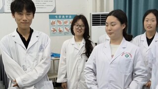 My boyfriend is the class monitor—his aura is just so unique!