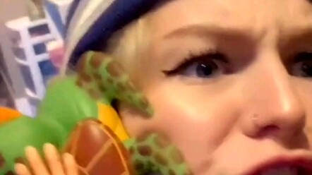 【kallmekris】Khi con cái bắt chước từng hành động của bố mẹ, ha ha ha chết cười luôn!