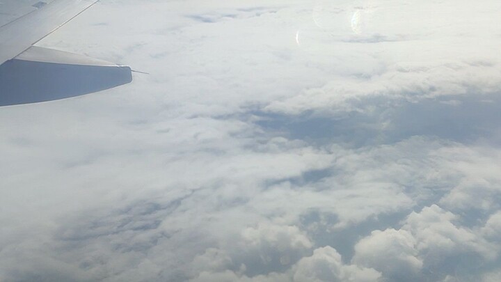 When you're sitting near the  airplane wing... 😕🐽🎧