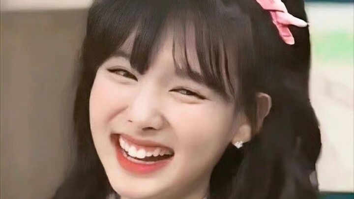 “Bắt đầu từ bây giờ, các bạn hãy sẵn sàng đón nhận sức hút và năng lượng tràn đầy của tôi!” [Lim Na-