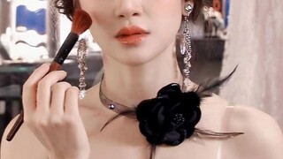 More than ten years have passed, but the costumes and props of the second female lead in these idol 